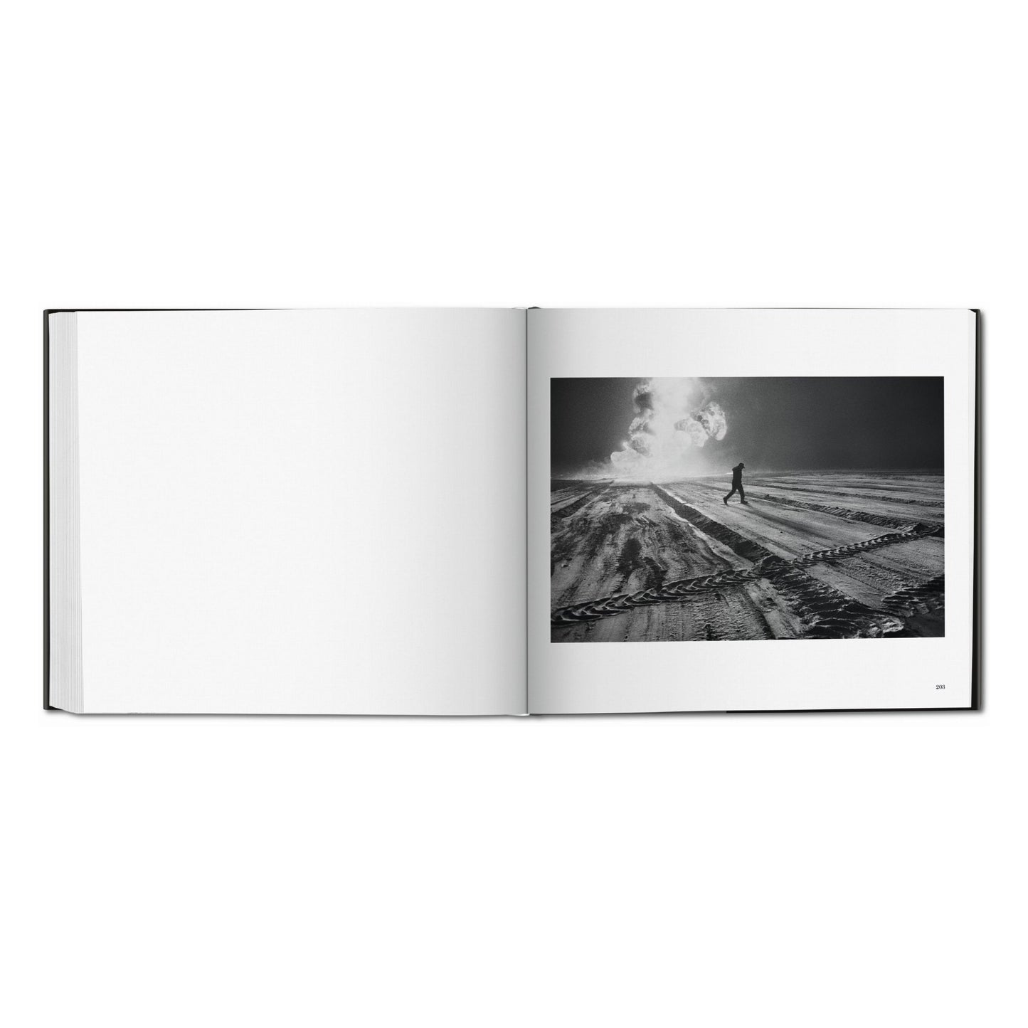 Sebastião Salgado. Kuwait. A Desert on Fire (Spanish, Italian, Portuguese)