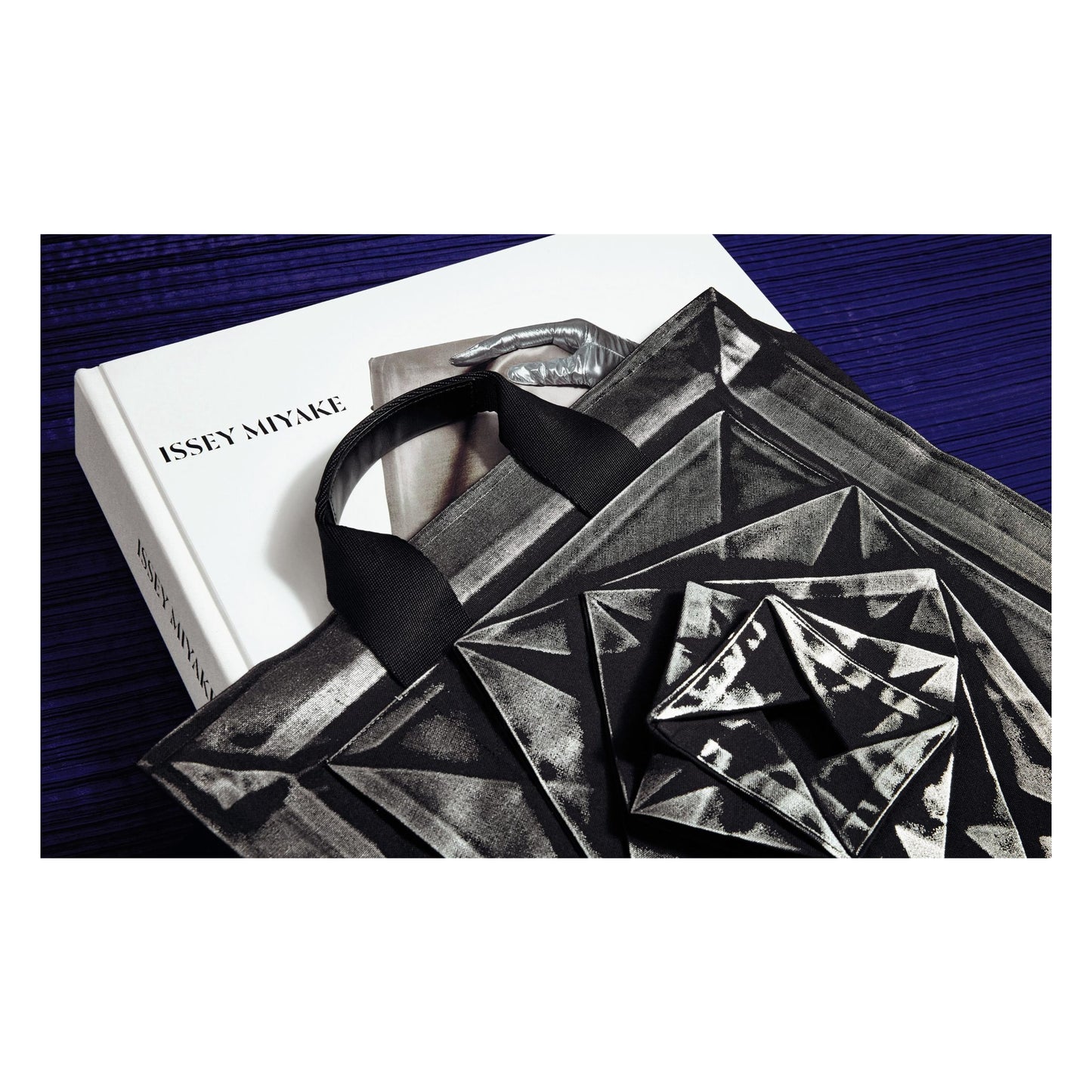 Issey Miyake (English, Japanese)