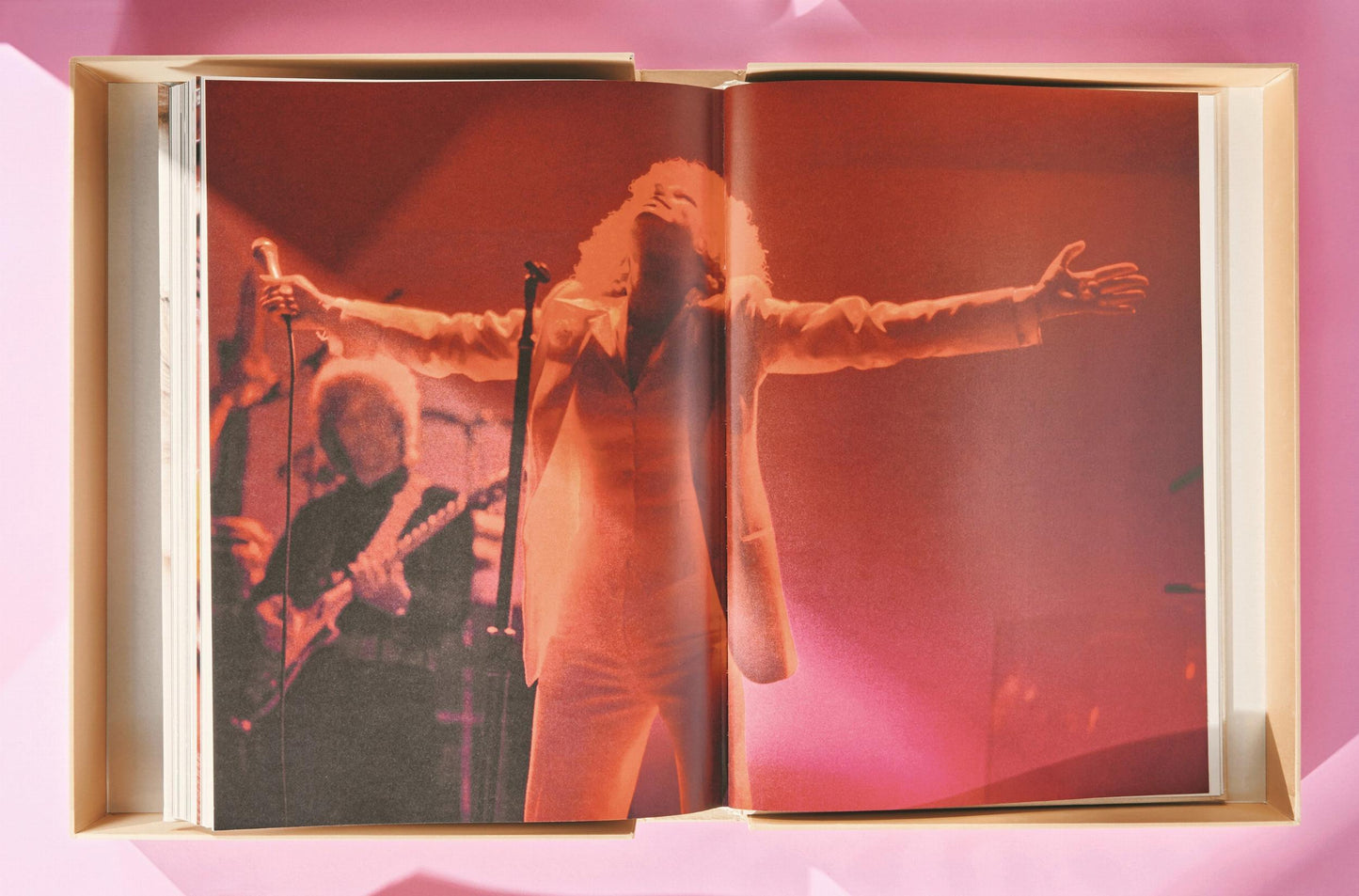 Barbra Streisand. Art Edition No. 101–200, Lawrence Schiller ‘Streisand En Route To London’ (German, French, English)