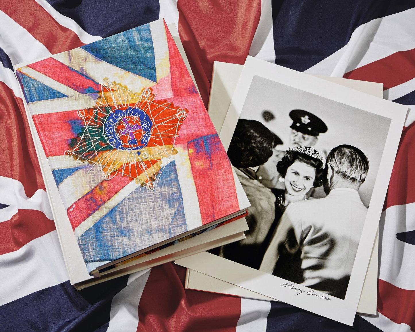 Her Majesty. Vivienne Westwood Edition No. 1–500. Harry Benson ‘Royal Greeting’ (German, French, English) (SA)