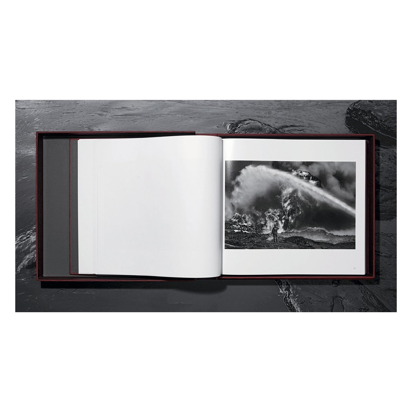 Sebastião Salgado. Kuwait. A Desert on Fire (English)