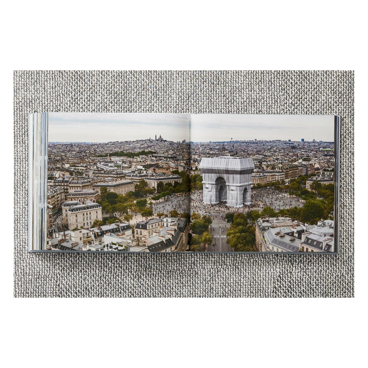 Christo and Jeanne-Claude. L'Arc de Triomphe, Wrapped, Paris (German, French, English) (SA)
