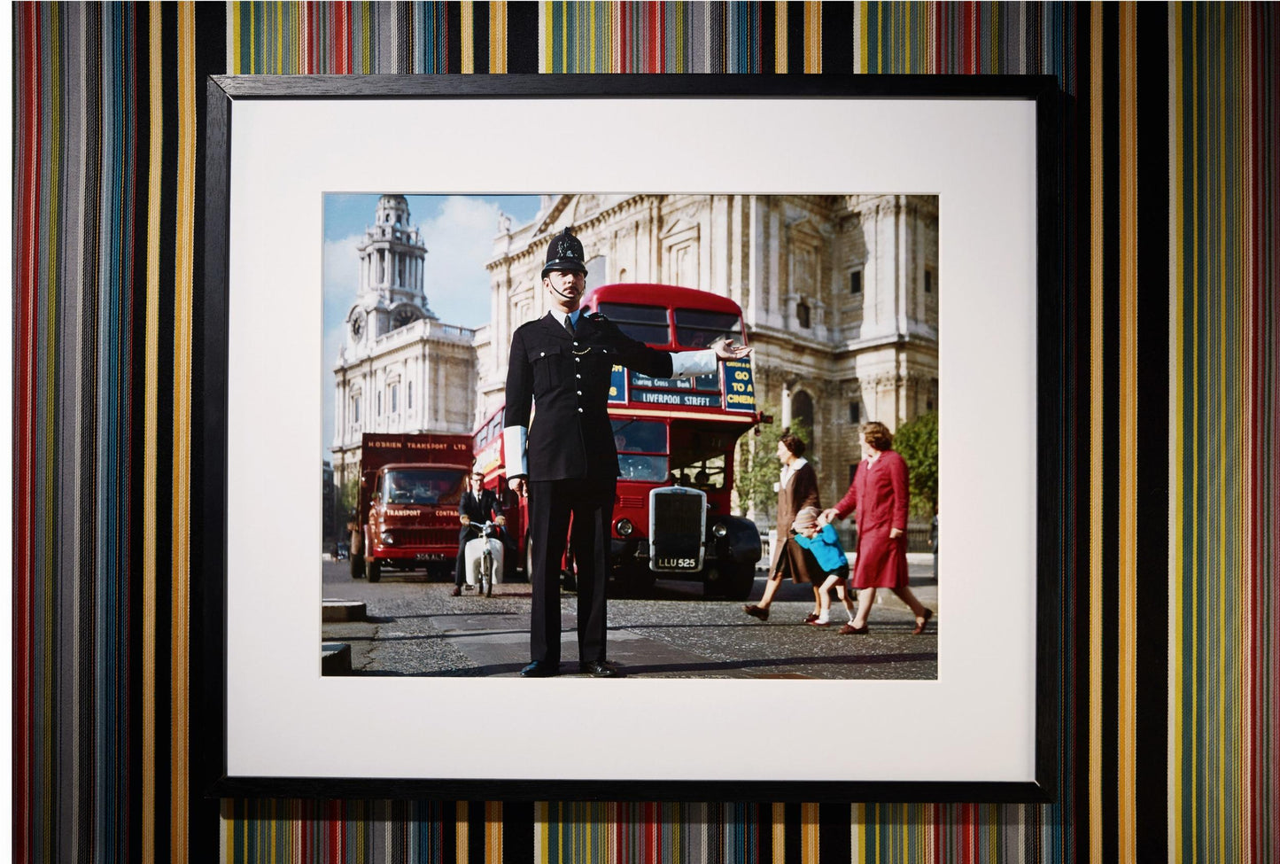 London. Portrait of a City, Paul Smith Edition No. 501–1,000 ‘Traffic Policeman’ (German, French, English)