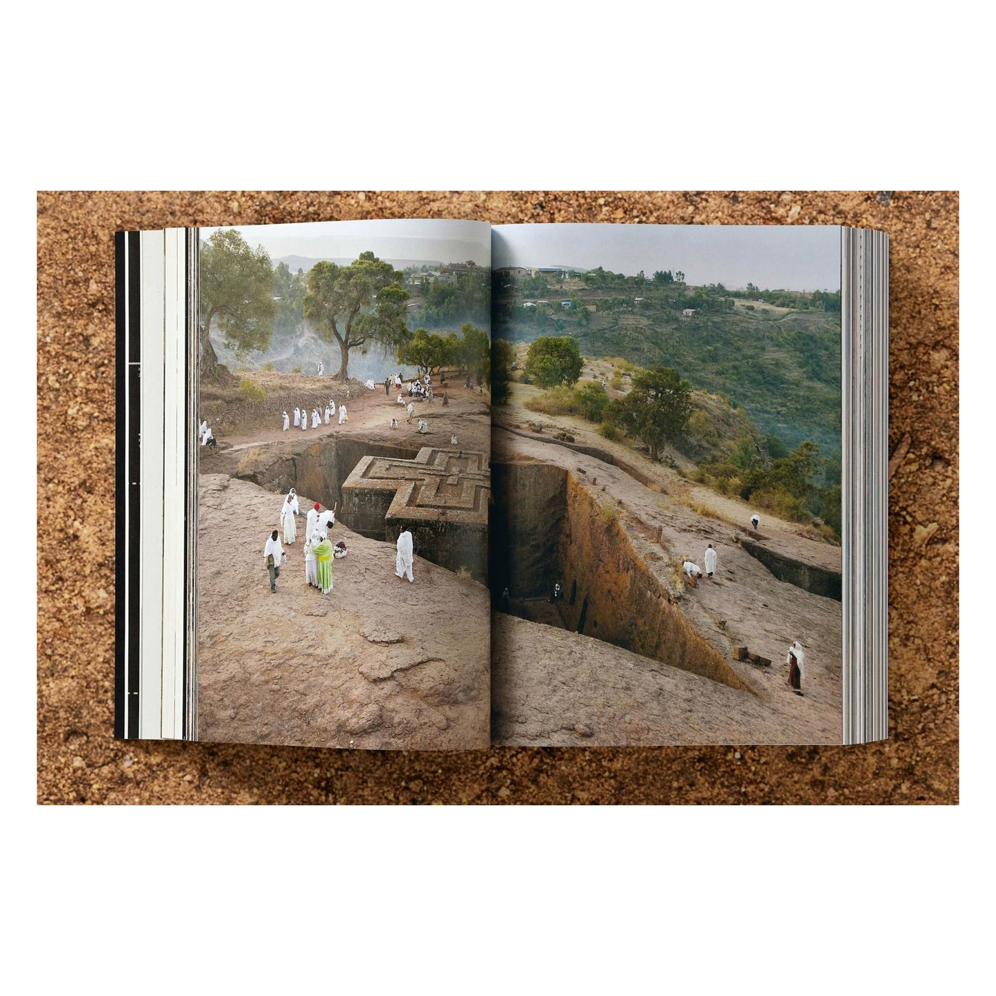 Bjarne Mastenbroek. Dig it! Building Bound to the Ground (English)