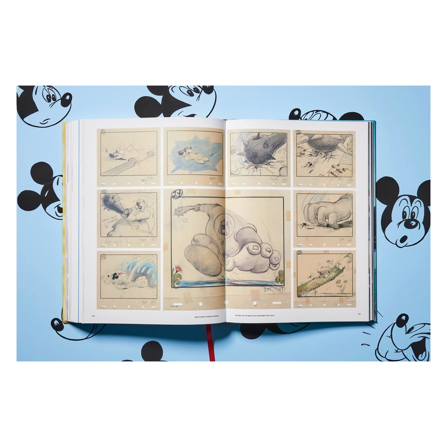 Walt Disney's Mickey Mouse. Toute l'histoire (French)