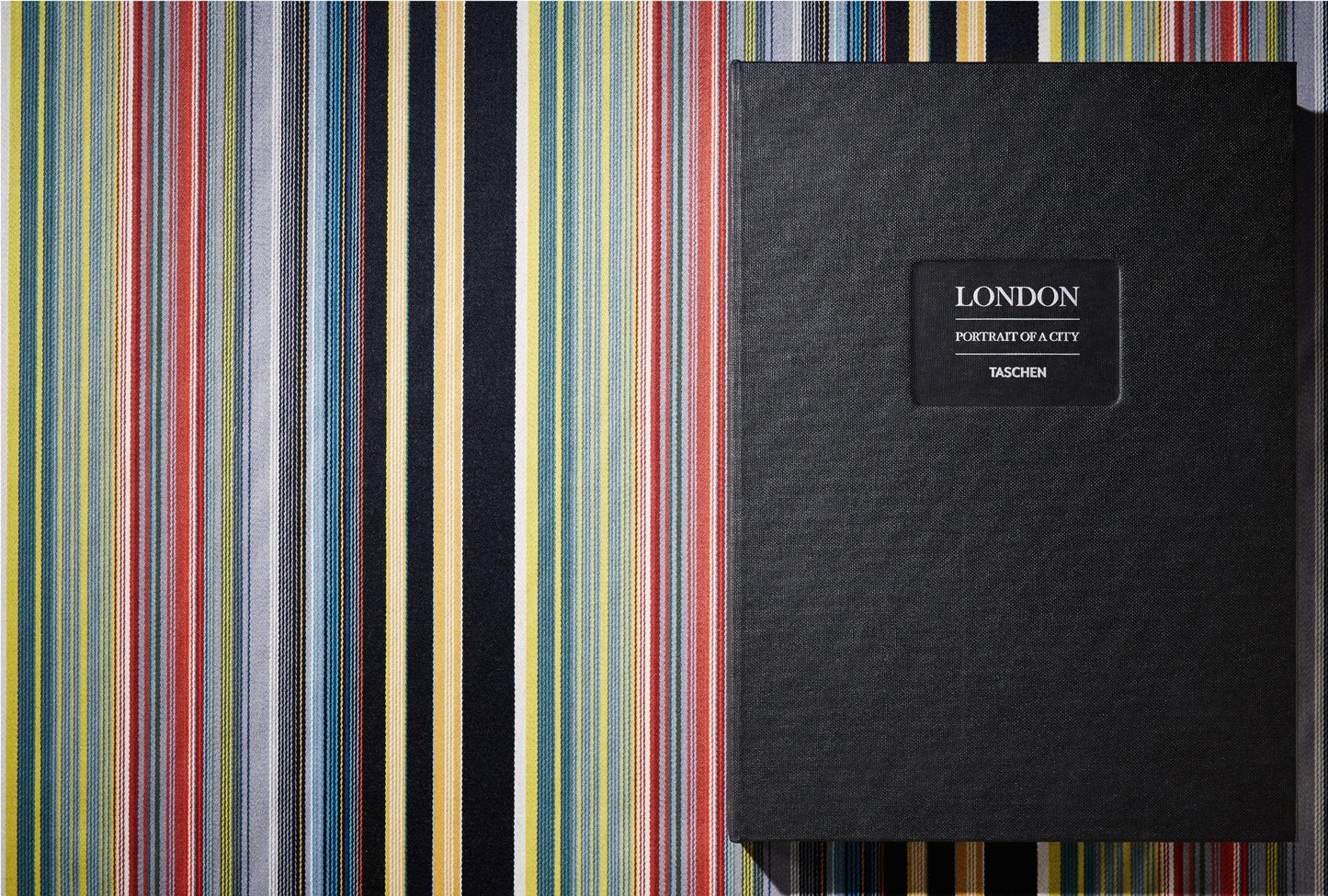 London. Portrait of a City, Paul Smith Edition No. 501–1,000 ‘Traffic Policeman’ (German, French, English) (SA)