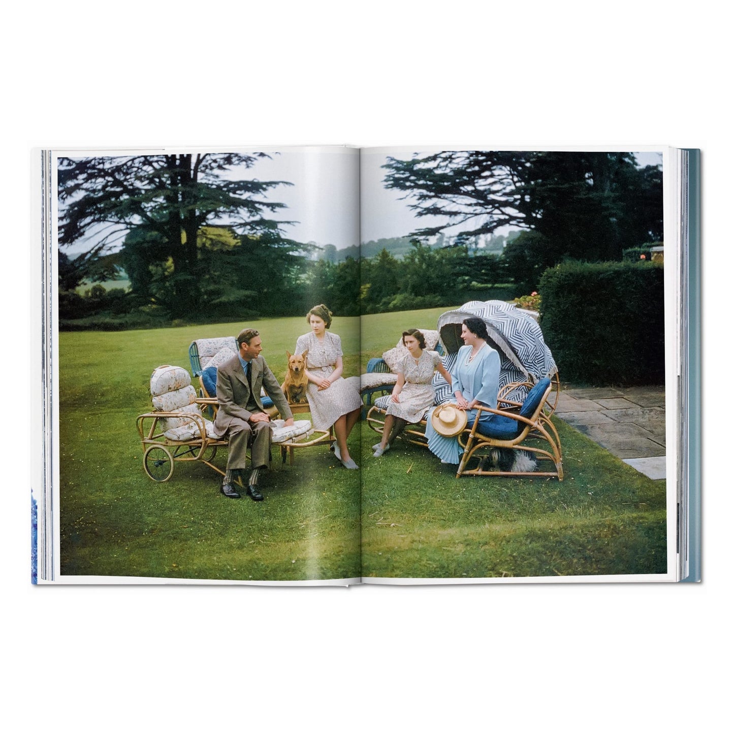 Her Majesty. A Photographic History 1926–2022 (German, French, English)