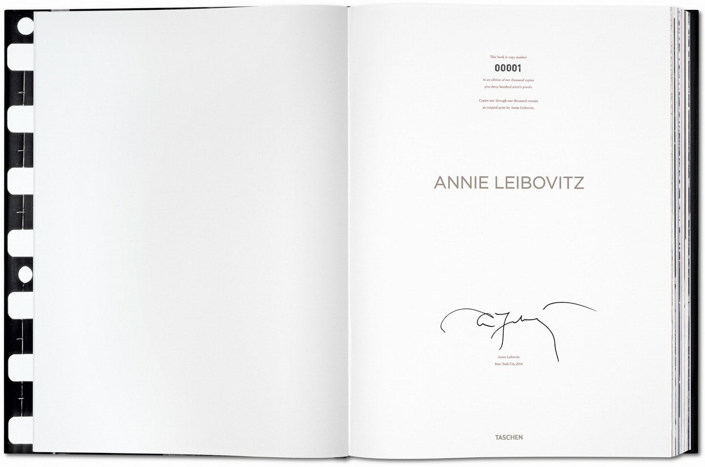 Annie Leibovitz, with dustjacket Patti Smith