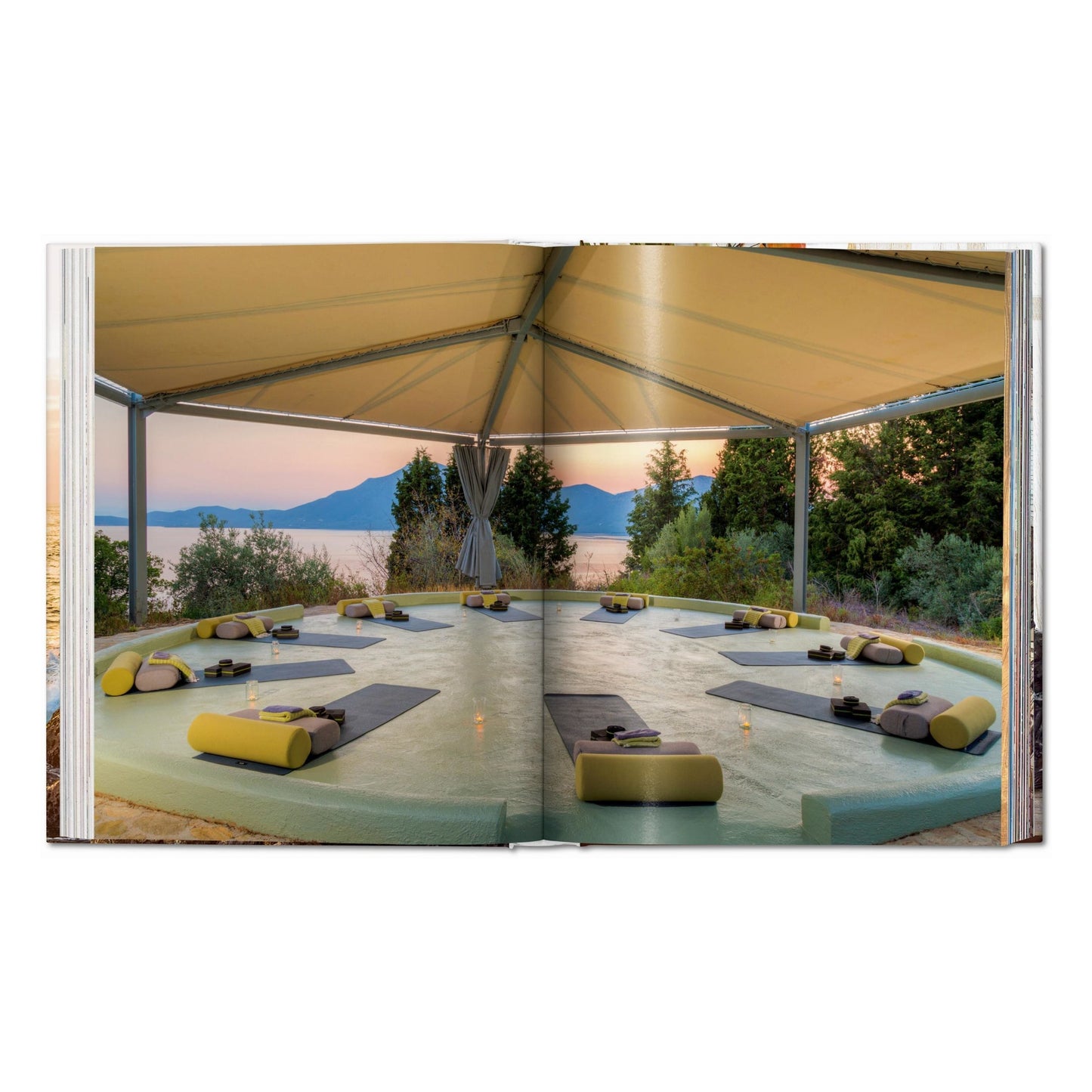 Great Escapes Yoga. The Retreat Book (German, French, English)