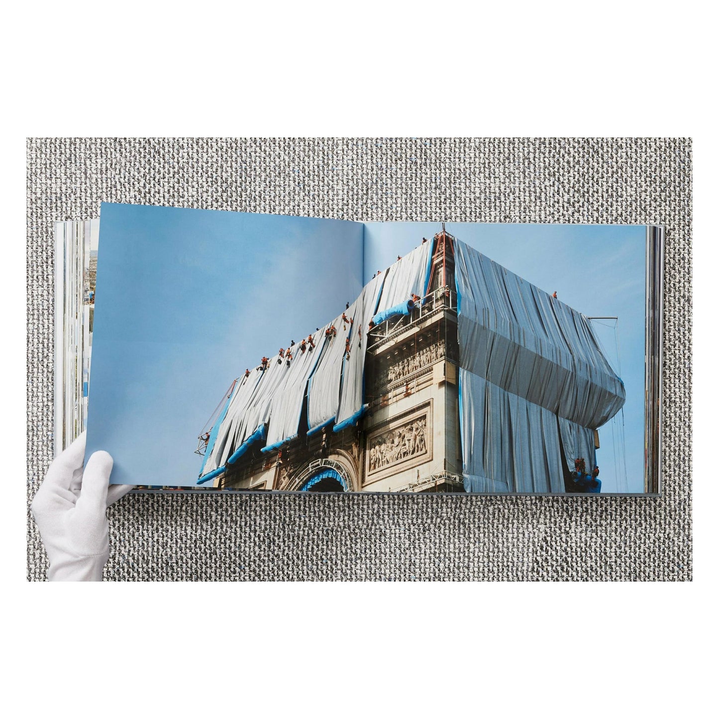 Christo and Jeanne-Claude. L'Arc de Triomphe, Wrapped, Paris (German, French, English) (SA)