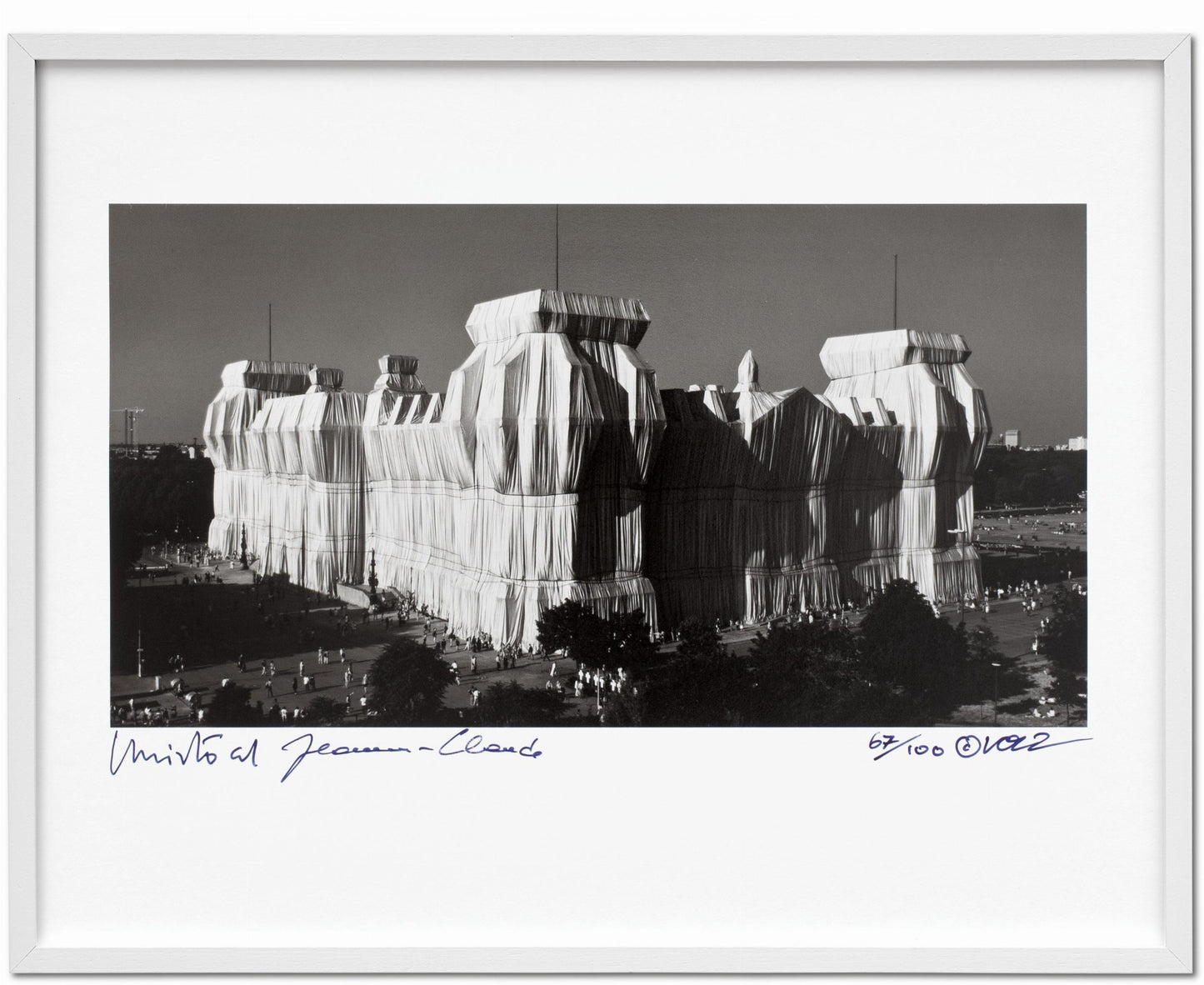 Christo and Jeanne-Claude. Wrapped Reichstag. Berlin 1971-1995 (English)