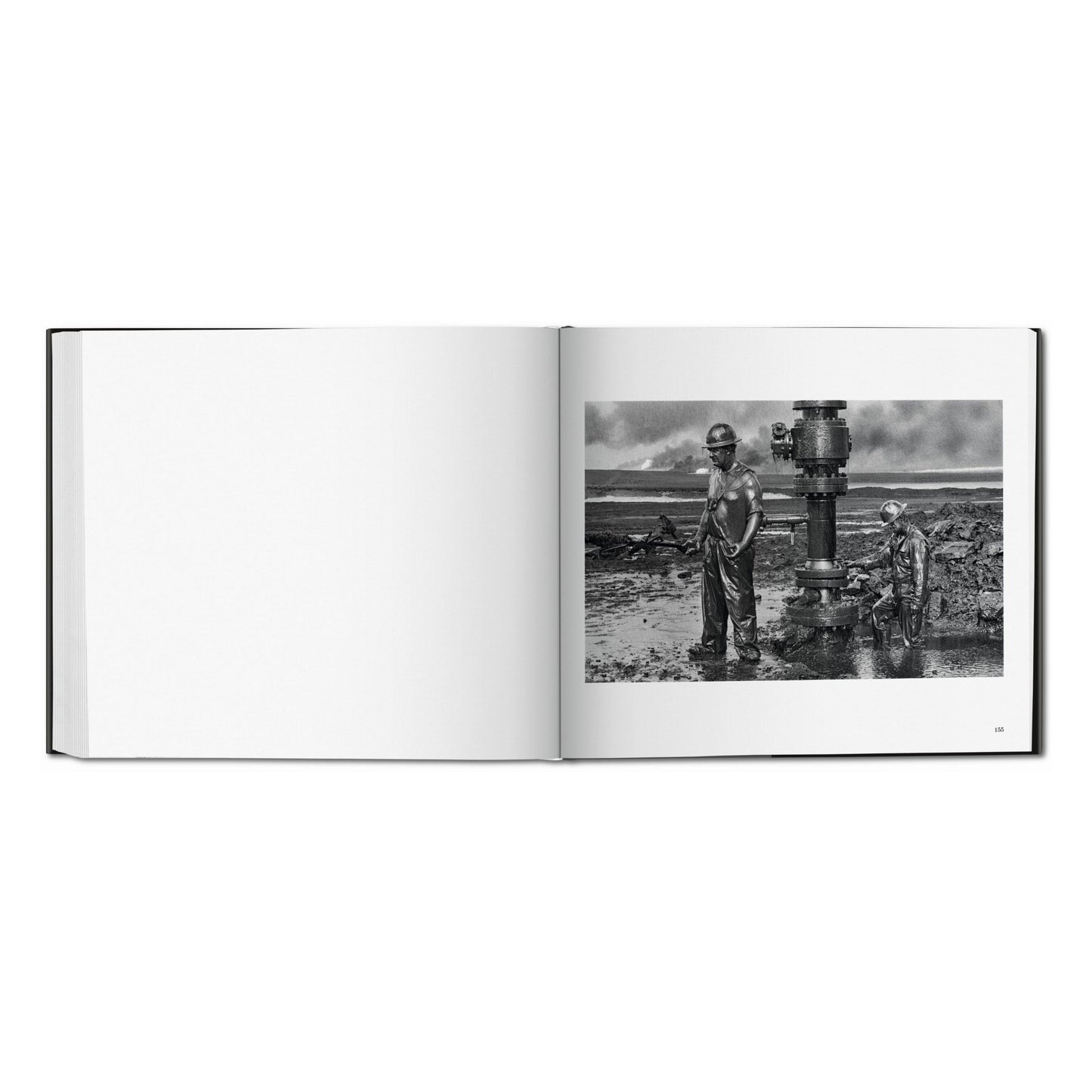 Sebastião Salgado. Kuwait. A Desert on Fire (Spanish, Italian, Portuguese)
