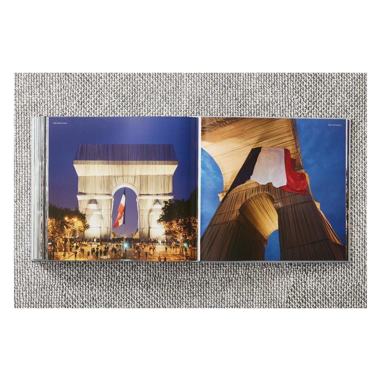 Christo and Jeanne-Claude. L'Arc de Triomphe, Wrapped, Paris (German, French, English)