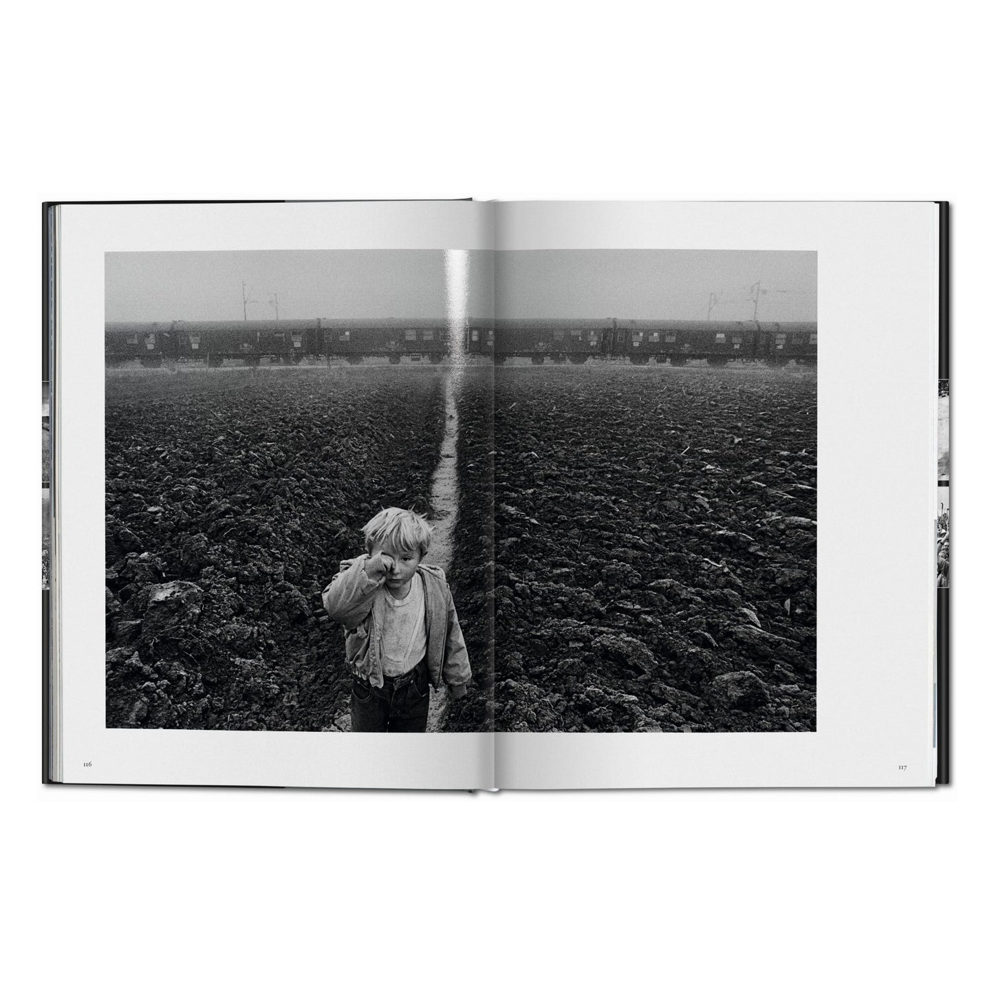 Sebastião Salgado. Êxodos (Portuguese)