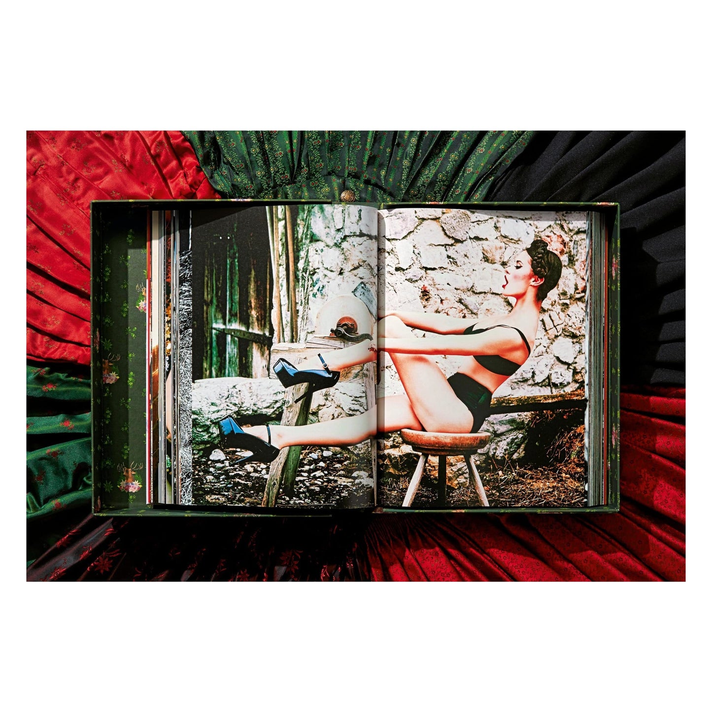 Ellen von Unwerth. Heimat. Art Edition No. 201–300 ‘Spy Device’ (German, French, English)