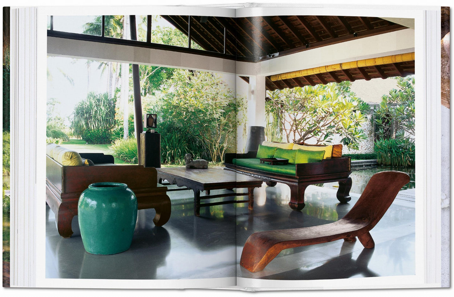 Living in Bali. 45th Ed. (German, French, English)