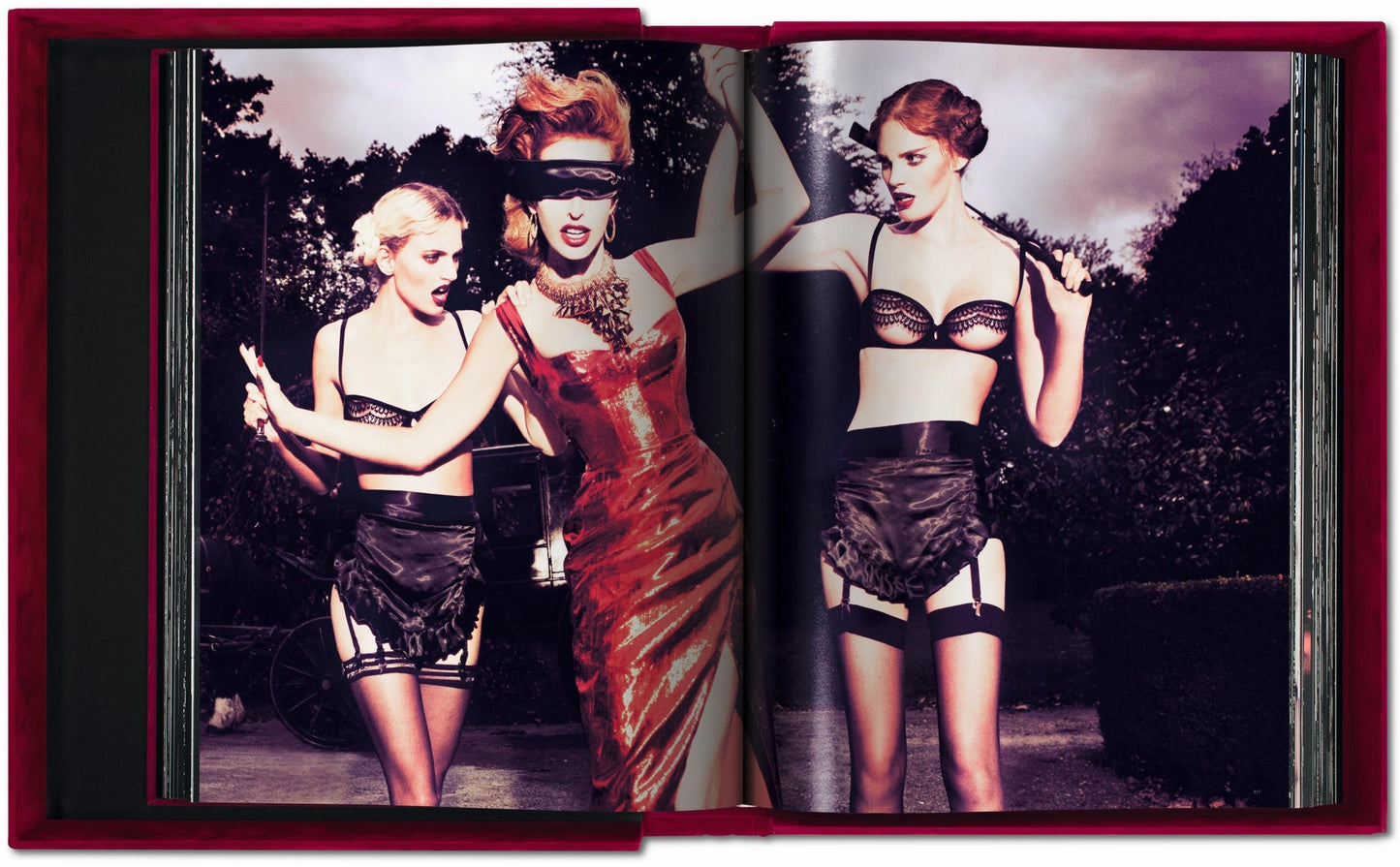 Ellen von Unwerth. The Story of Olga (German, French, English) (SA)