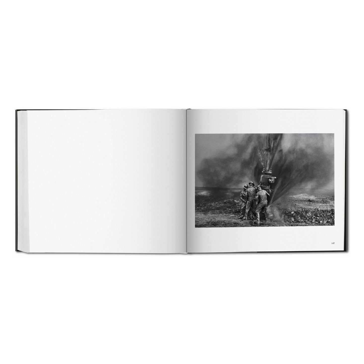 Sebastião Salgado. Kuwait. A Desert on Fire (Spanish, Italian, Portuguese)