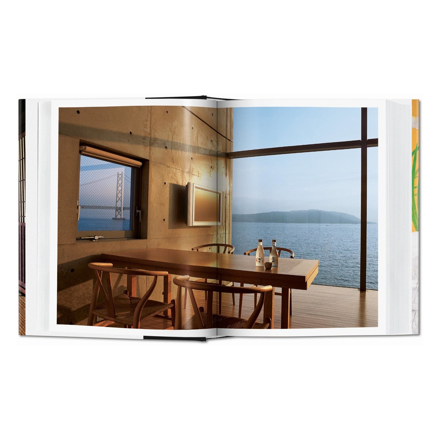 Living in Japan. 45th Ed. (Spanish, Italian, Portuguese)