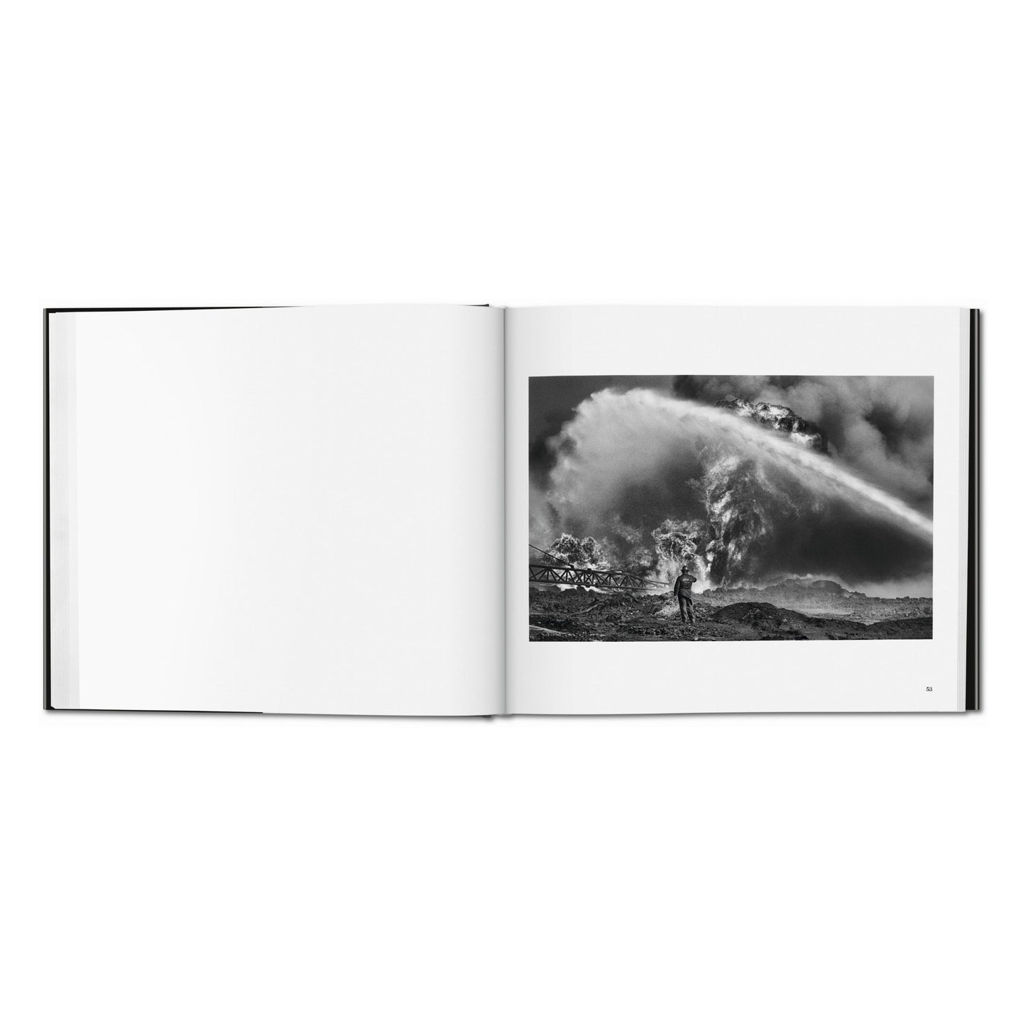 Sebastião Salgado. Kuwait. A Desert on Fire (Spanish, Italian, Portuguese)