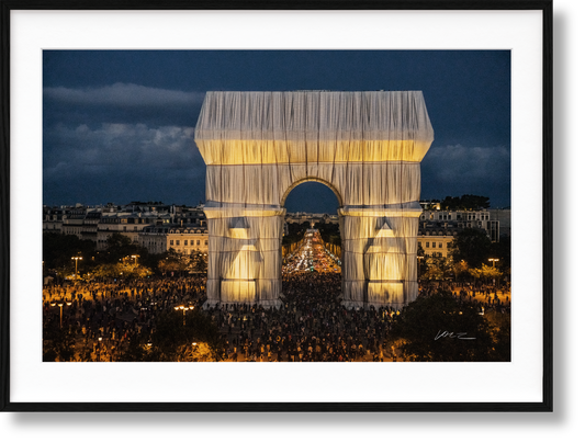 Christo and Jeanne-Claude. L'Arc de Triomphe, Wrapped, by Night. Art Edition No. 251-500 (German, French, English)