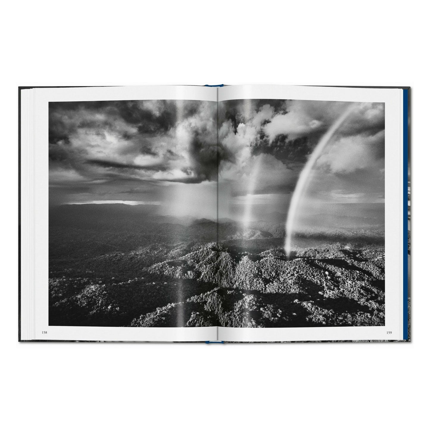 Sebastião Salgado. Amazônia (Italian)