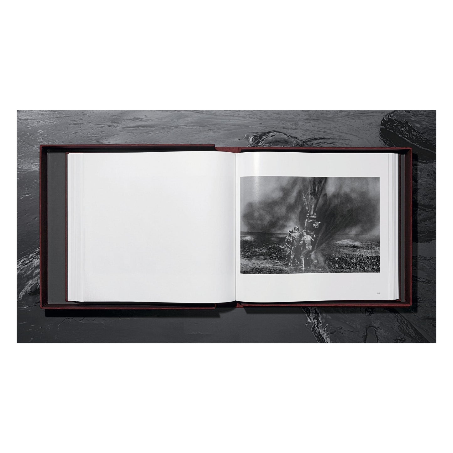 Sebastião Salgado. Kuwait. A Desert on Fire (English)