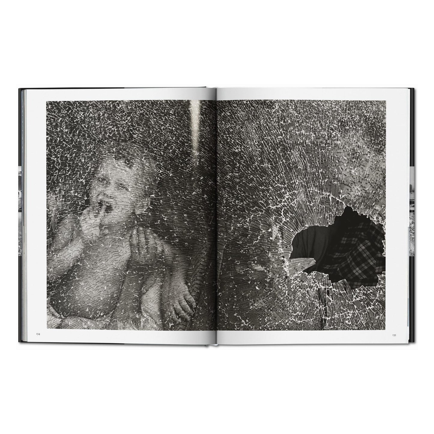 Sebastião Salgado. Exodus (English)