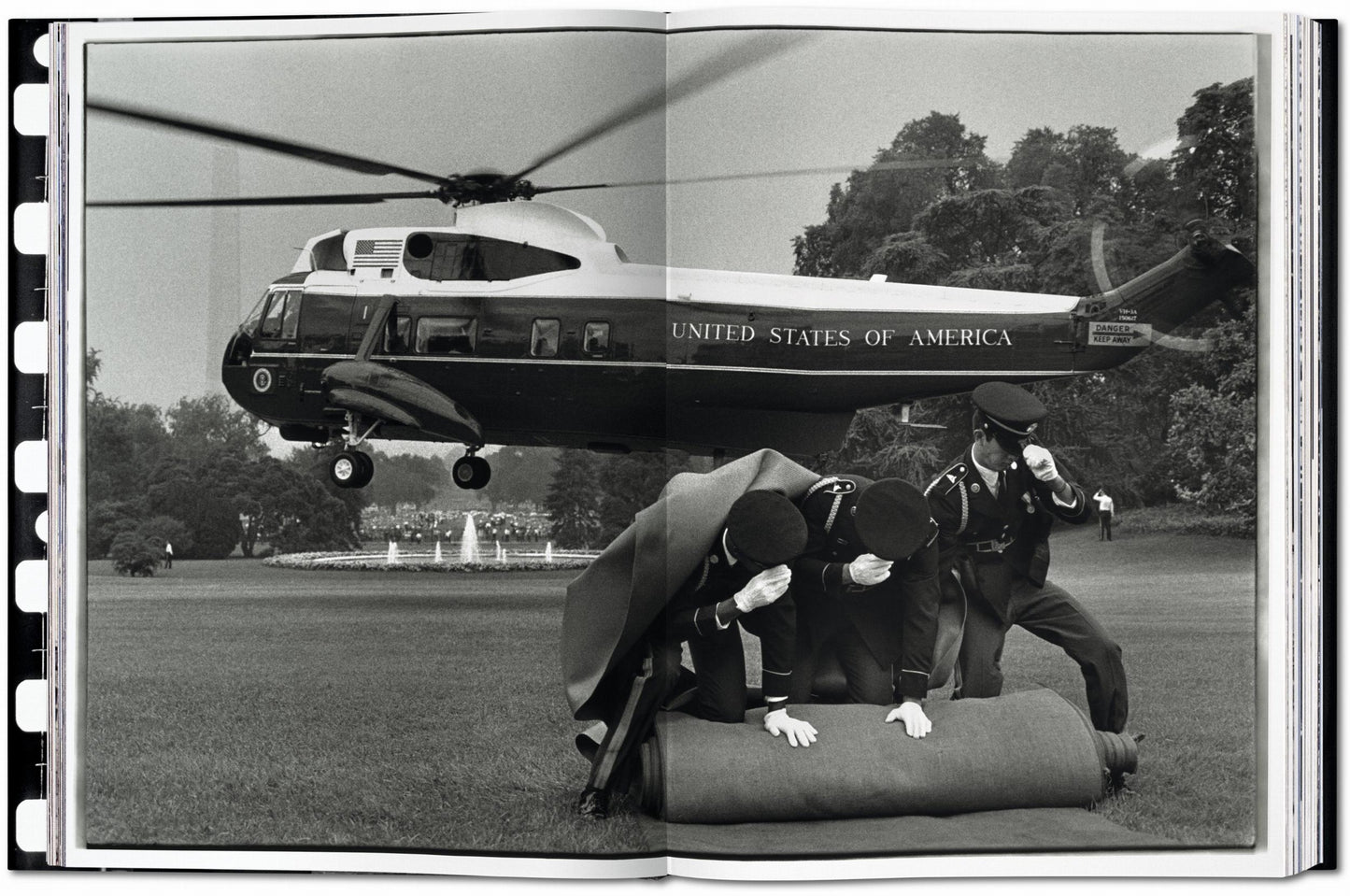 Annie Leibovitz (German, French, English) (AP)