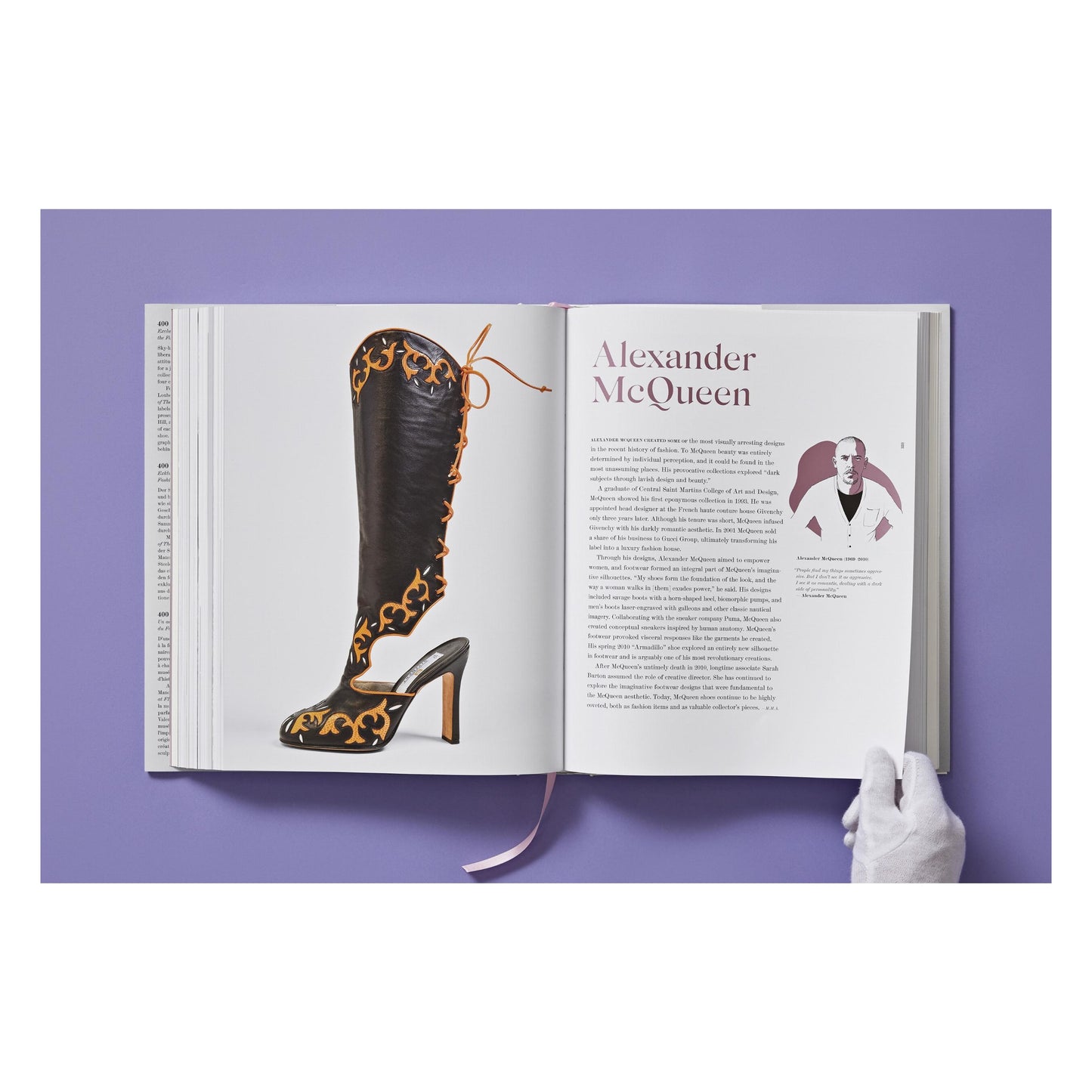 Shoes A–Z. The Collection of The Museum at FIT (German, French, English) (FFE)