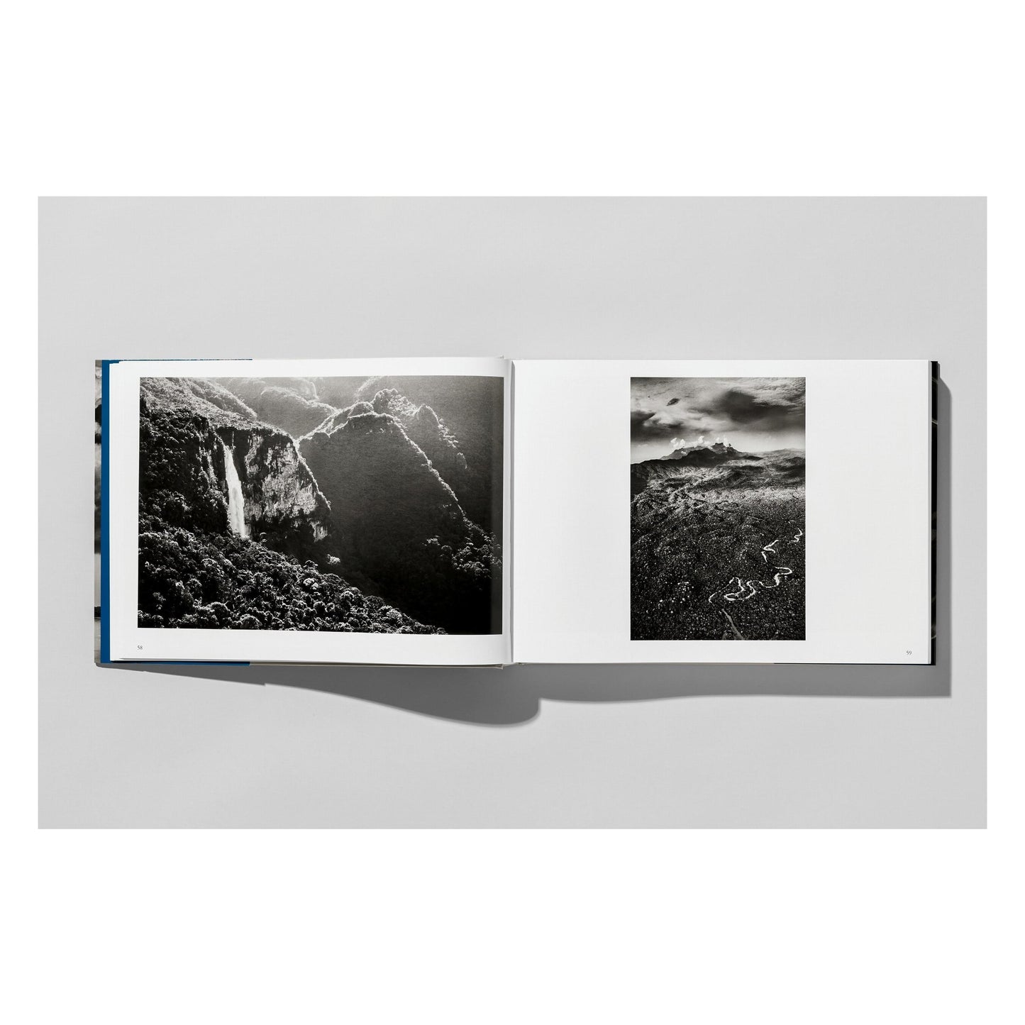 Sebastião Salgado. Amazônia (English)