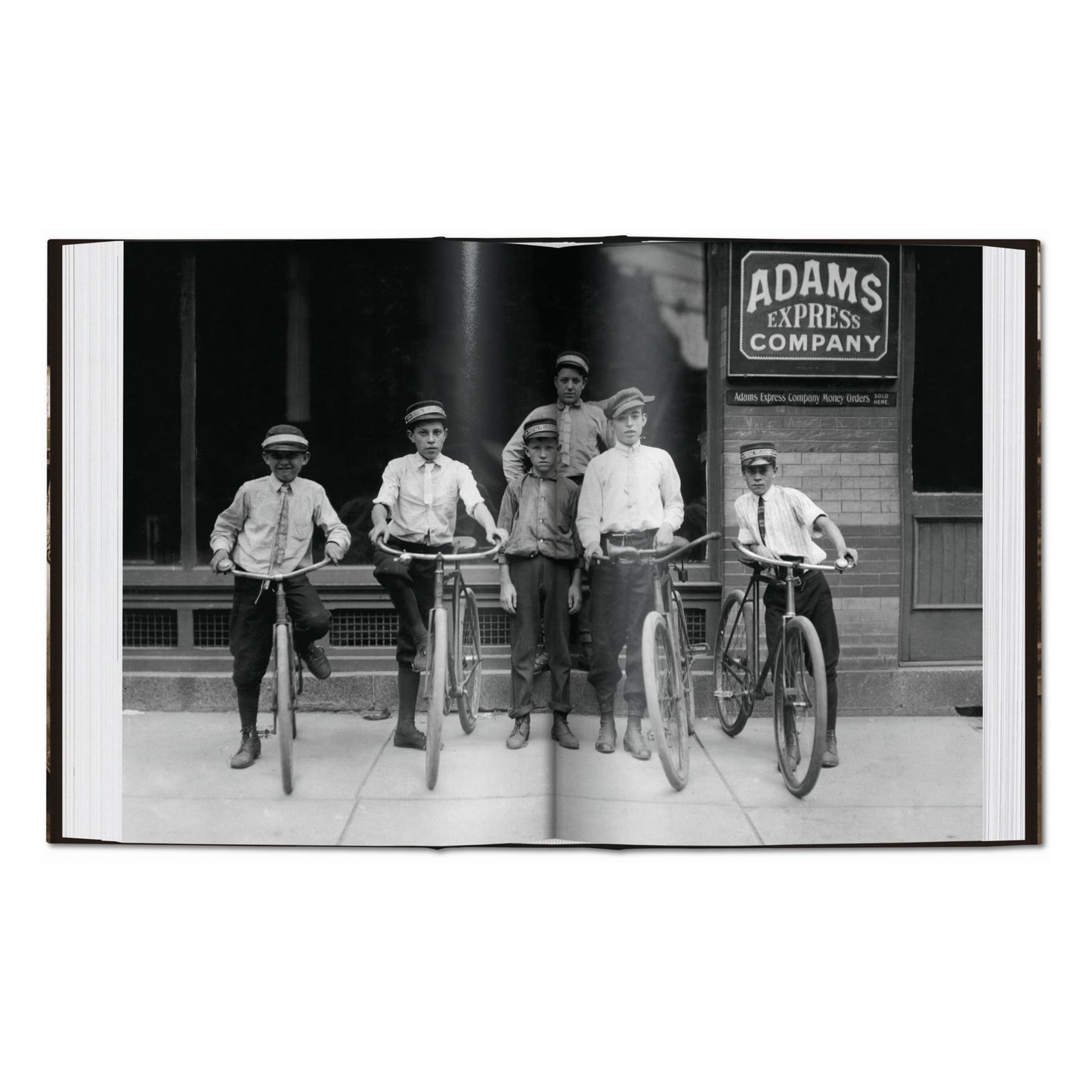 Lewis W. Hine. America at Work (German, French, English)