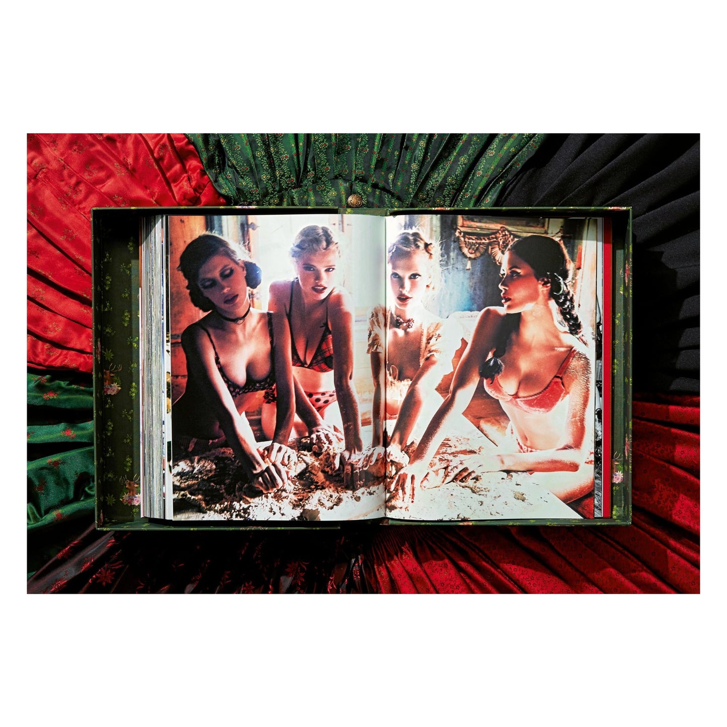 Ellen von Unwerth. Heimat, Art Edition No. 1–100 ‘Tête-à-tête’ (German, French, English) (AP)