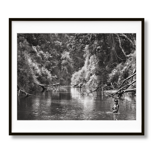 Sebastião Salgado. Amazônia, Art Edition No. 101–200 ‘Young Hatiri Suruwahá bathes in a backwater of the Pretão stream’ (English)