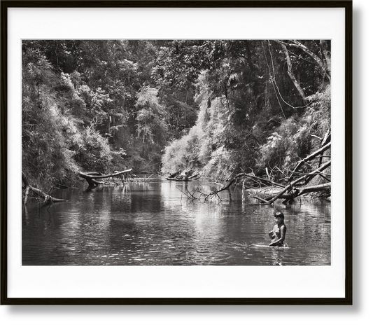 Sebastião Salgado. Amazônia, Art Edition No. 101–200 ‘Young Hatiri Suruwahá bathes in a backwater of the Pretão stream’ (English)