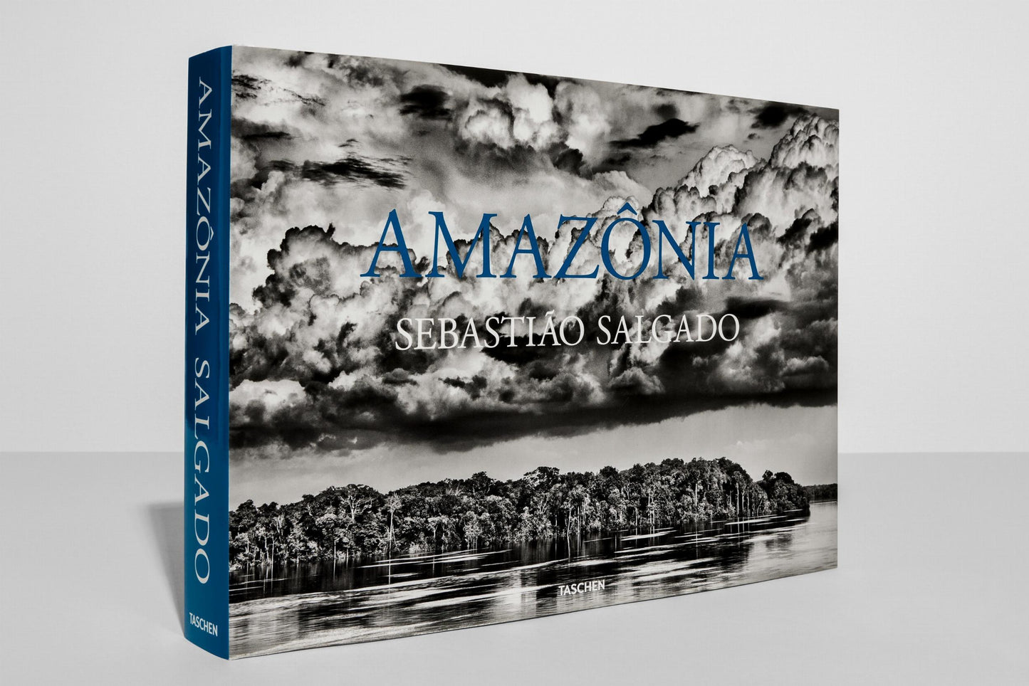 Sebastião Salgado. Amazônia (English)