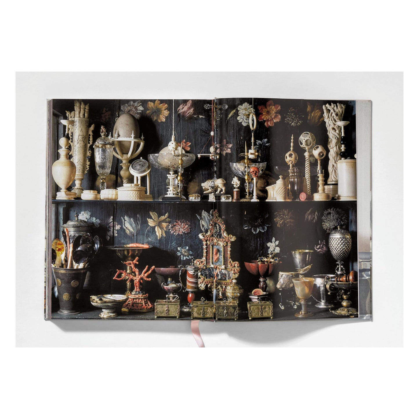 Massimo Listri. Cabinet of Curiosities (German, French, English)